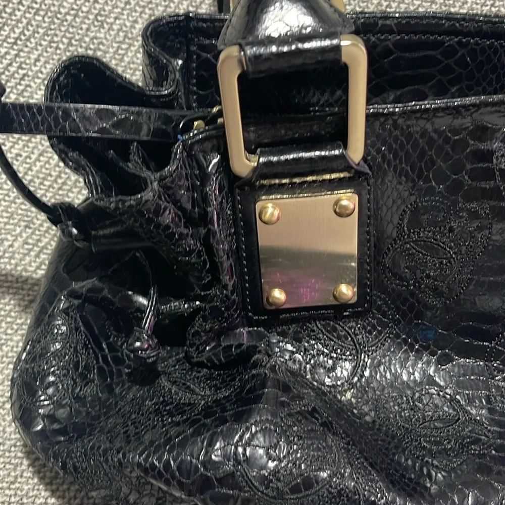 Sharif 1827 Couture Black Shoulder Bag with Glossy Finish and Silver Accents - Picture 9 of 16